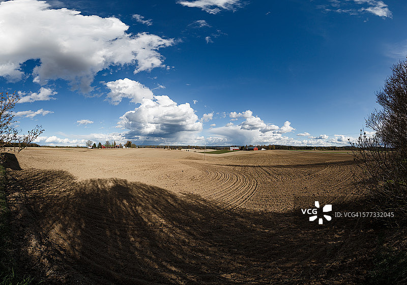 开垦的土地图片素材