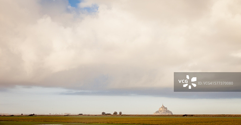 法国诺曼底圣米歇尔山天空之城图片素材