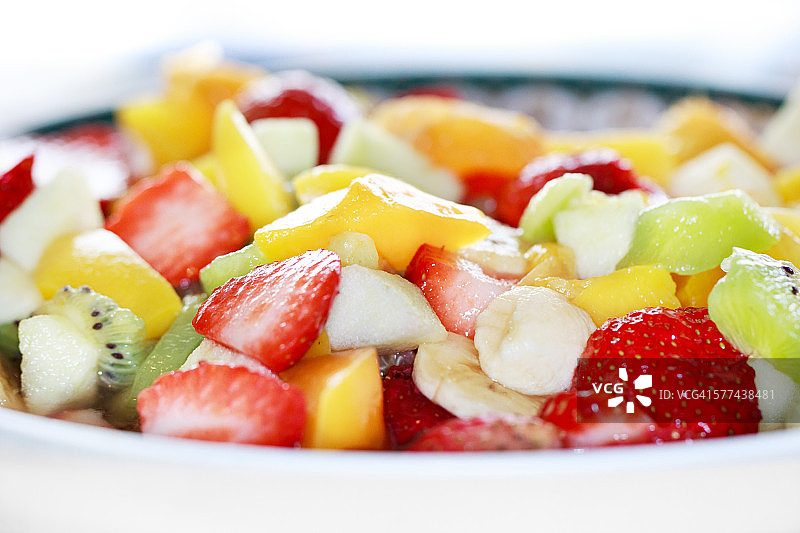 白色碗装水果沙拉图片素材