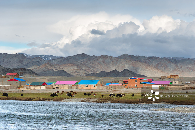 蒙古巴彦乌列盖省科布多河谷和曾格勒村图片素材