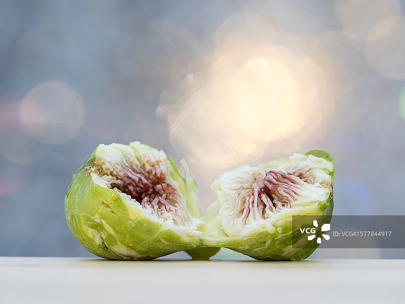 对半切的无花果图片素材