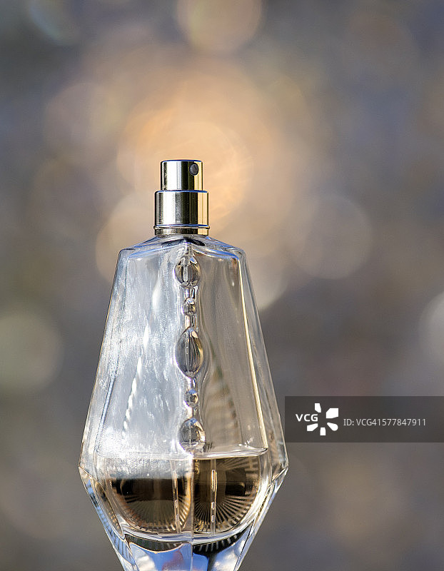 一瓶女士香水图片素材