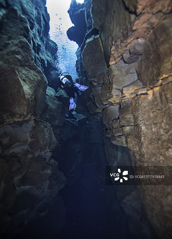 丝浮拉裂缝图片素材