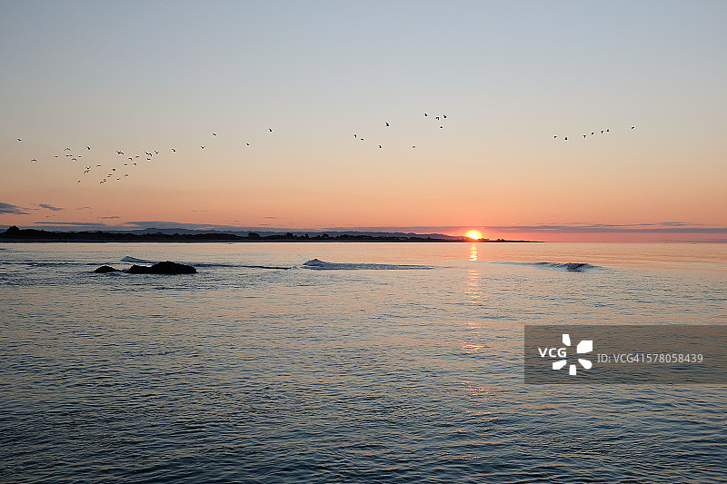 瓦卡塔尼河口日落图片素材