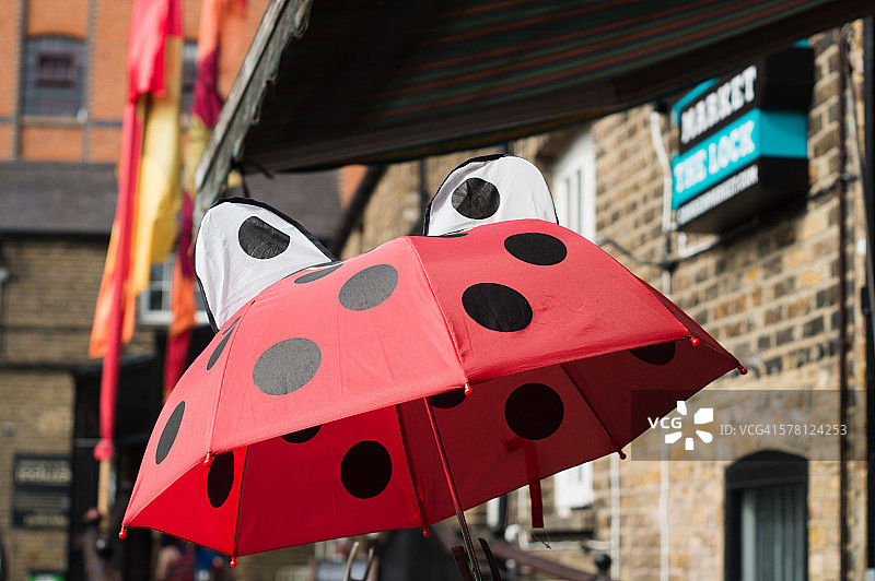 我看到前方有更多的雨图片素材
