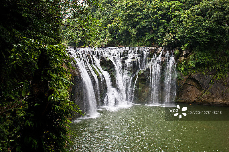 十分瀑布图片素材