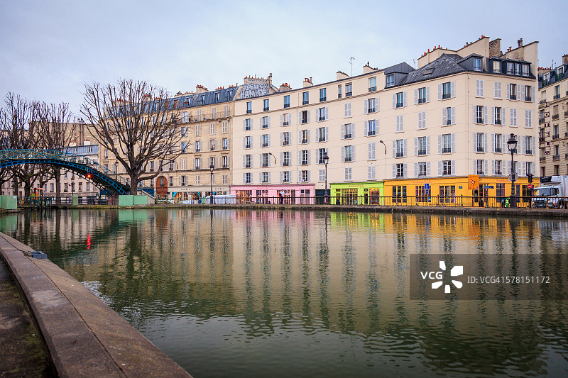 冬季巴黎圣马丁运河风光图片素材