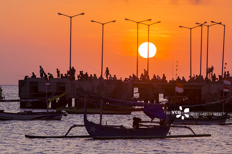 印度尼西亚巴厘岛金巴兰海滩日落图片素材
