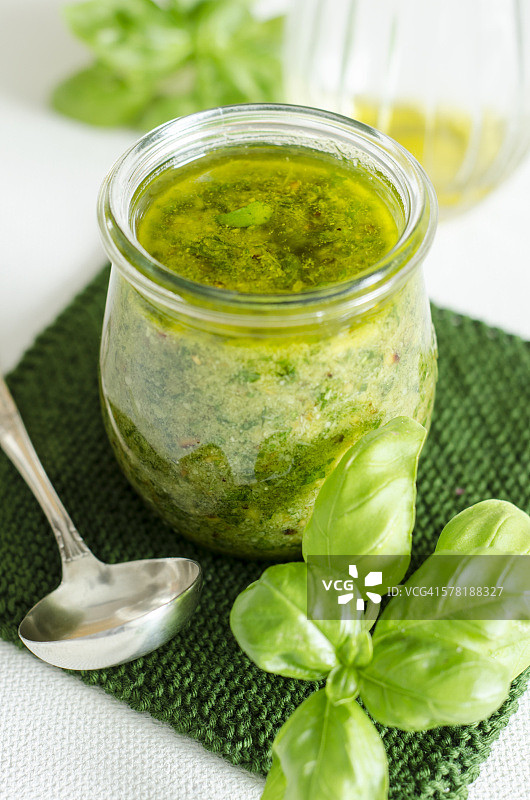 自制罗勒香蒜酱图片素材