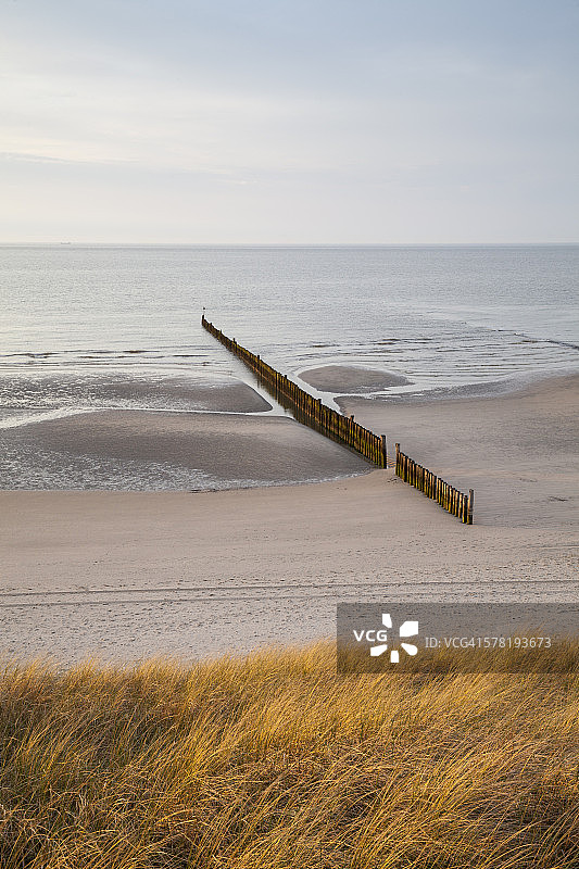 德国下萨克森州东弗里西亚王格罗格岛北海海岸海滩和防波堤图片素材