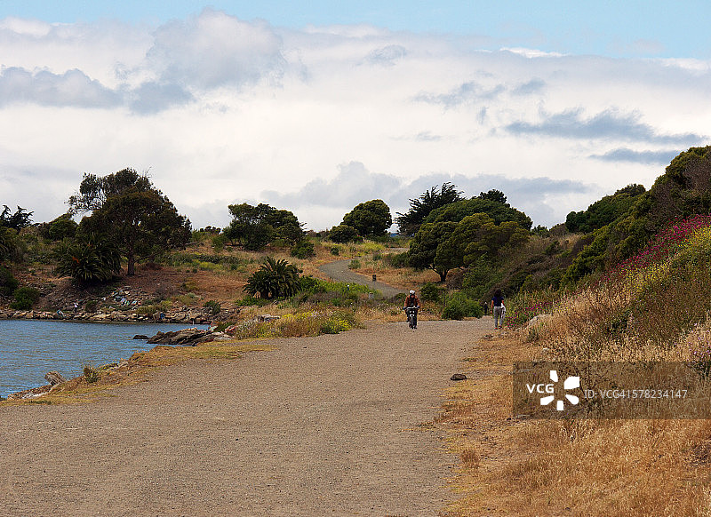 东湾的自行车和徒步旅行图片素材