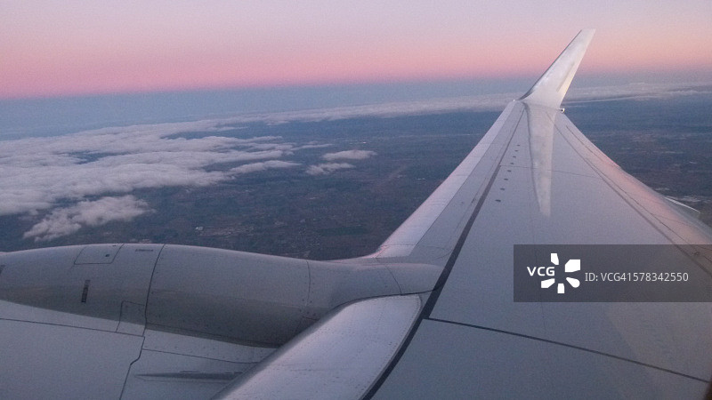 飞机上的日落图片素材