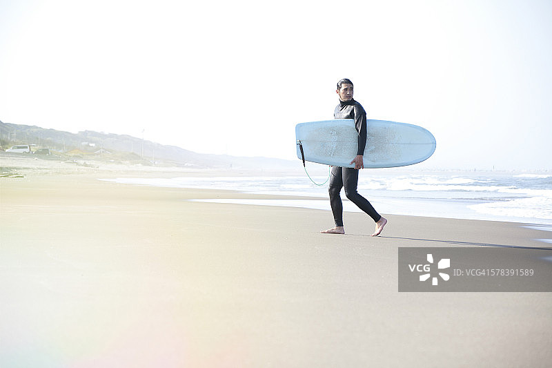 海边的冲浪者图片素材