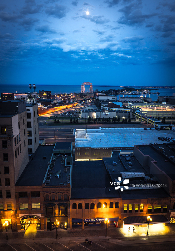 夜幕下的明尼苏达州德卢斯图片素材