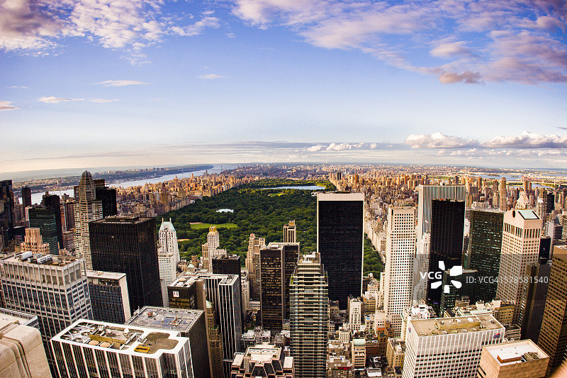 白天鸟瞰纽约天际线图片素材