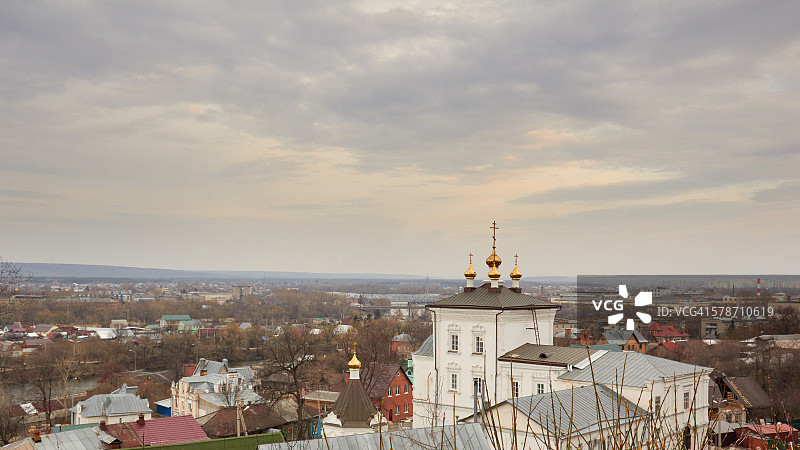 早春时节的奔萨城市风光图片素材