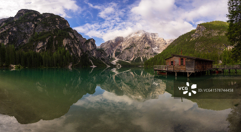 意大利布莱埃斯湖全景图片素材