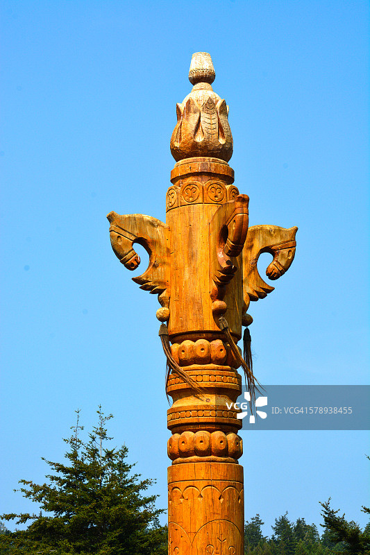 仪式性系马桩的中心展示图片素材