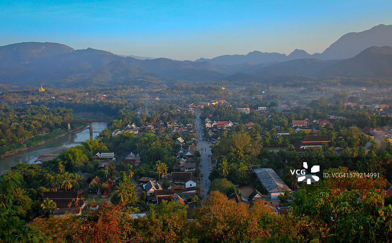 琅勃拉邦和湄公河全景图片素材