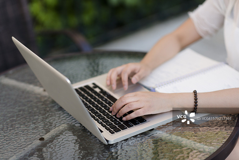 使用电脑图片素材