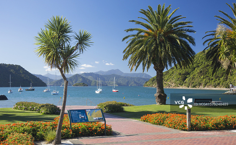 皮克顿的彩色海滨花园图片素材