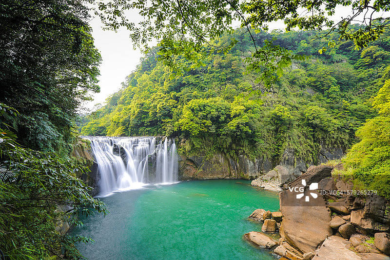 中国台湾平溪乡的十分瀑布图片素材