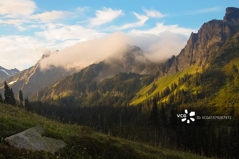 雄鹿溪通道的清晨图片素材