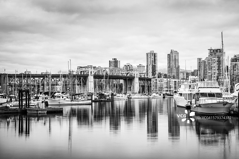 加拿大温哥华福溪的黑白码头图片素材