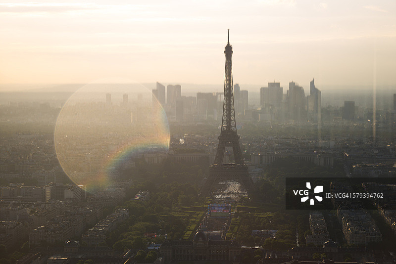 具有散景效果的埃菲尔铁塔图片素材