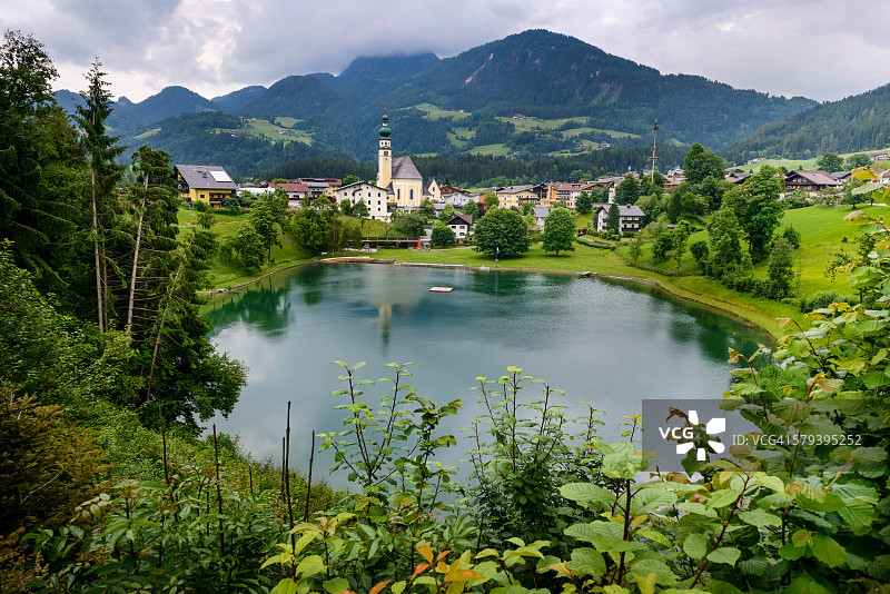 奥地利阿尔卑巴赫山村风光图片素材