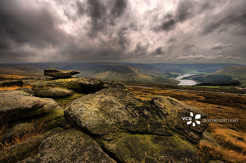 奥尔德姆鞍背沼泽的远方韦恩石图片素材