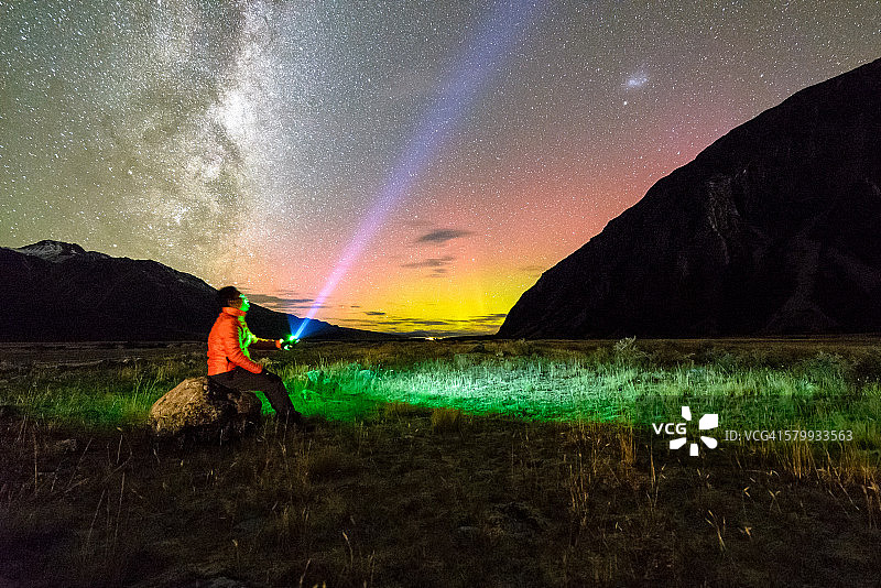 库克山的南极光和银河图片素材