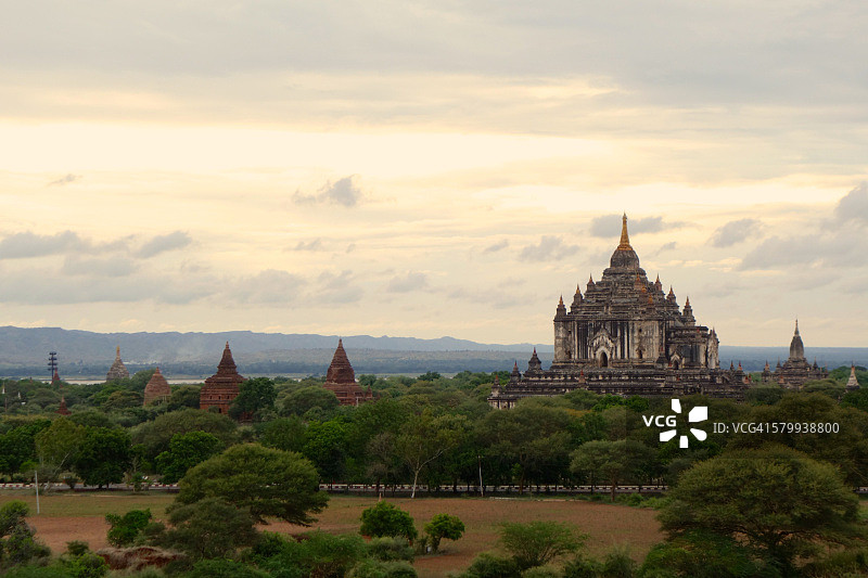缅甸蒲甘的达宾纽寺图片素材