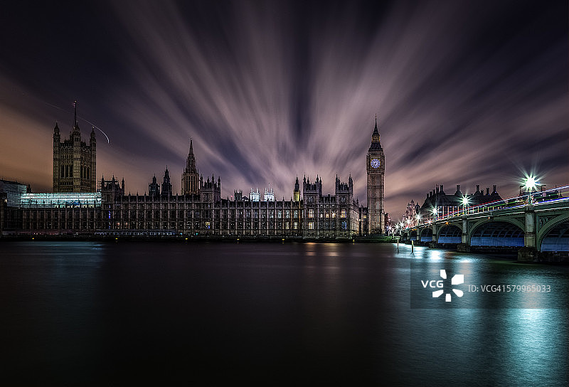 冲出黑暗图片素材