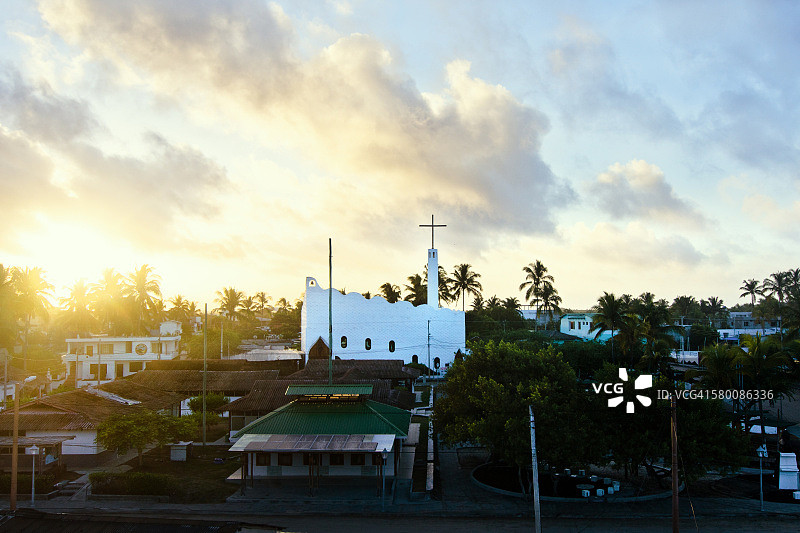 伊莎贝拉岛及比亚米尔镇全景，加拉帕戈斯群岛图片素材