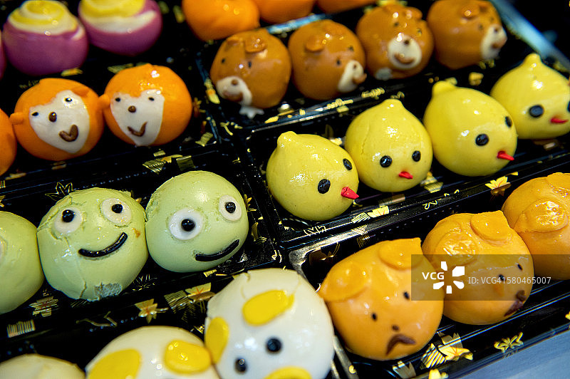 北京东华门夜市的中国牛奶面包图片素材