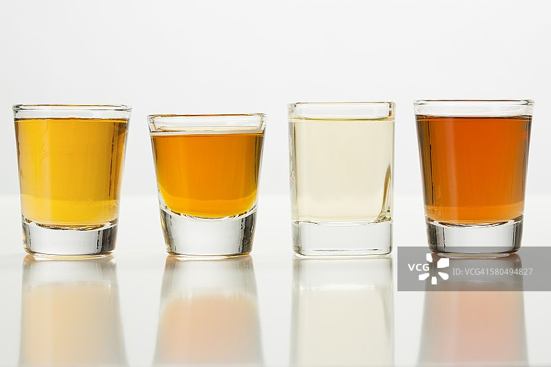 一排小酒杯图片素材