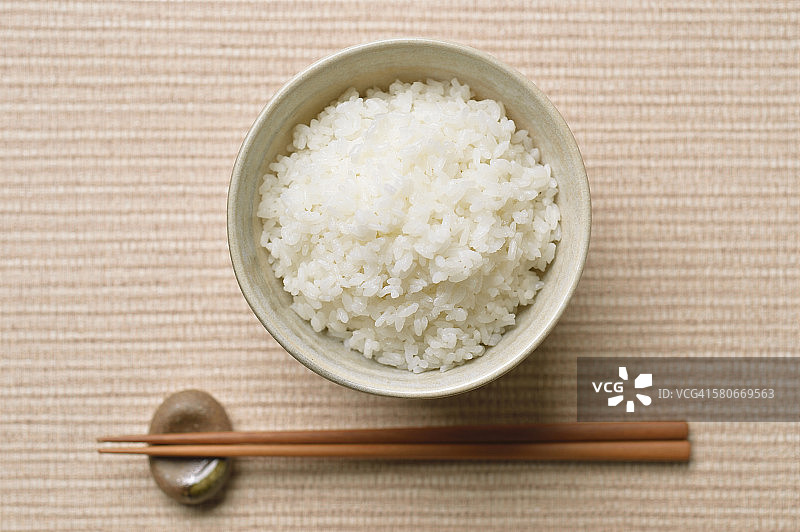 碗装米饭与筷子图片素材