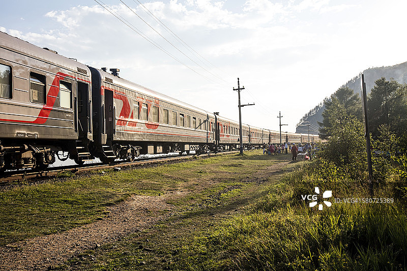贝加尔湖野餐图片素材