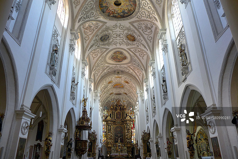 德国莱希河畔兰茨贝格的教堂内部图片素材