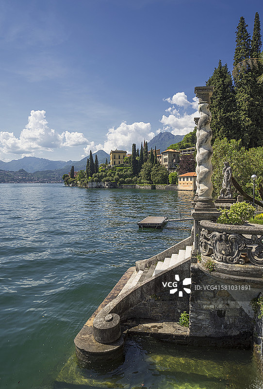 科莫湖畔的别墅通道图片素材