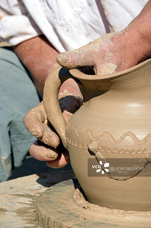 陶瓷工匠粘柄图片素材