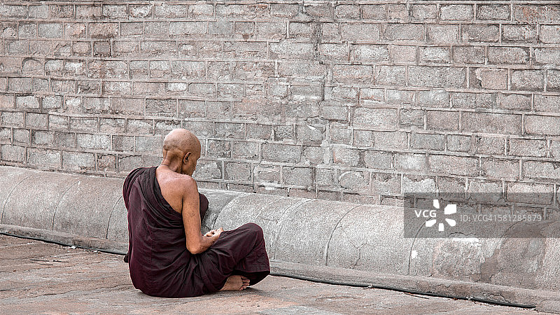 冥想的和尚图片素材