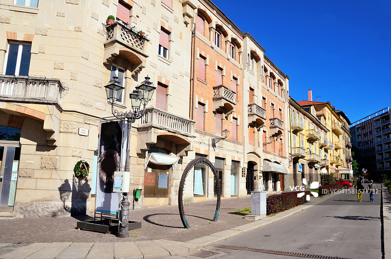 阿奎泰尔梅老城区的历史建筑图片素材
