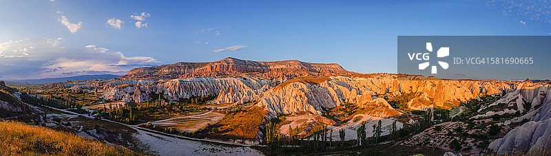 卡帕多奇亚壮丽的景观全景图片素材