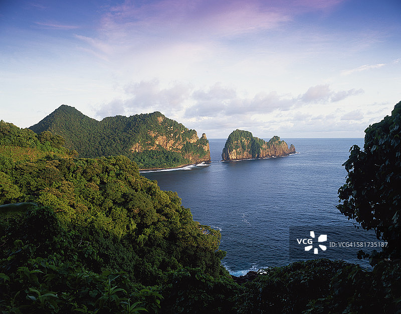 美属萨摩亚东南海岸线景色图片素材
