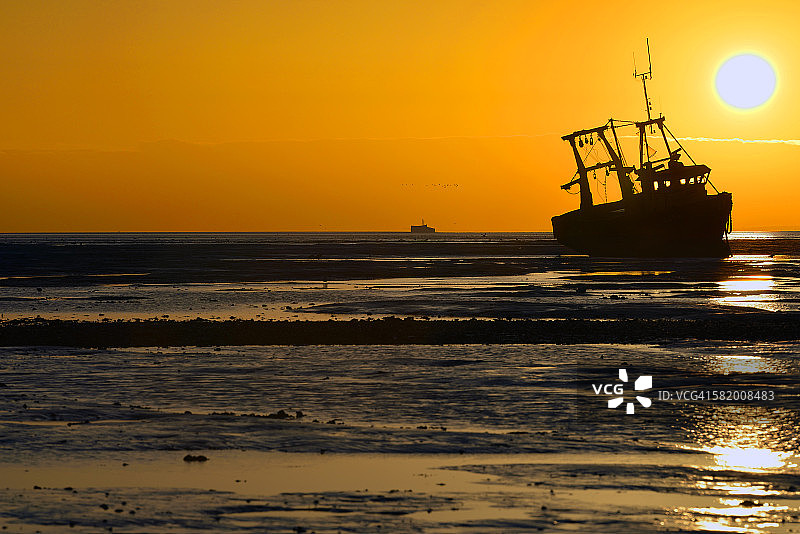 低潮哀歌图片素材