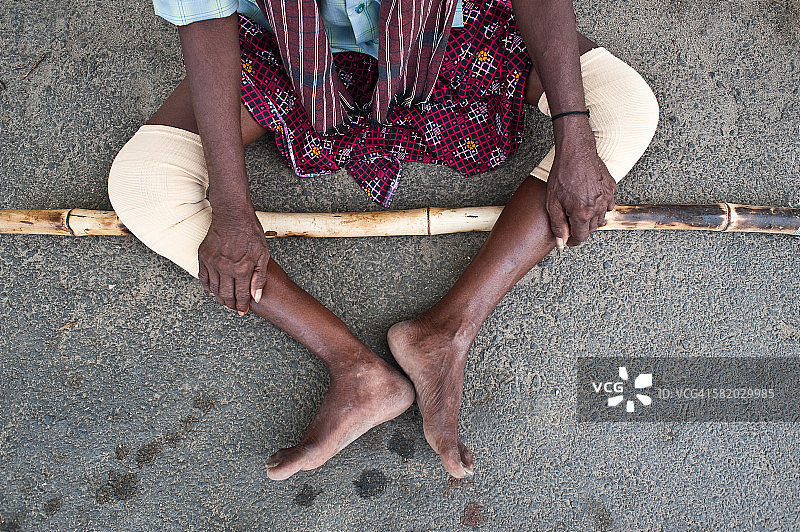 戴护膝的男人图片素材