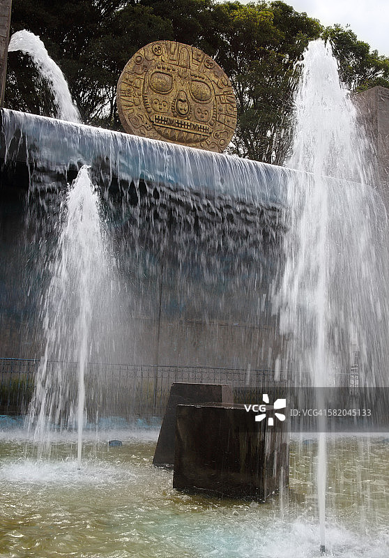 秘鲁库斯科的喷泉和雕塑中的水图片素材