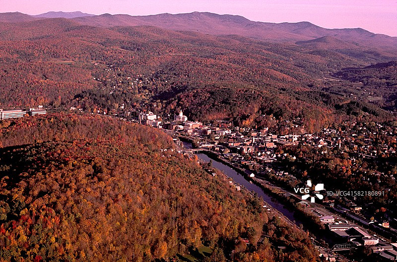 佛蒙特州蒙彼利埃秋季景色图片素材